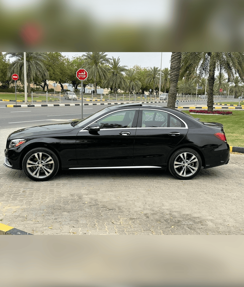 Mercedes Benz C300 2023 thumbnail 3