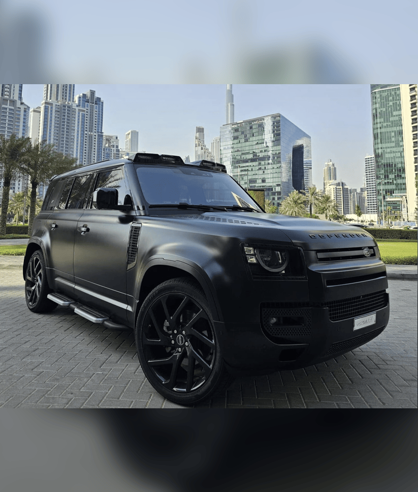 Land Rover Defender 2023 with Driver thumbnail 3