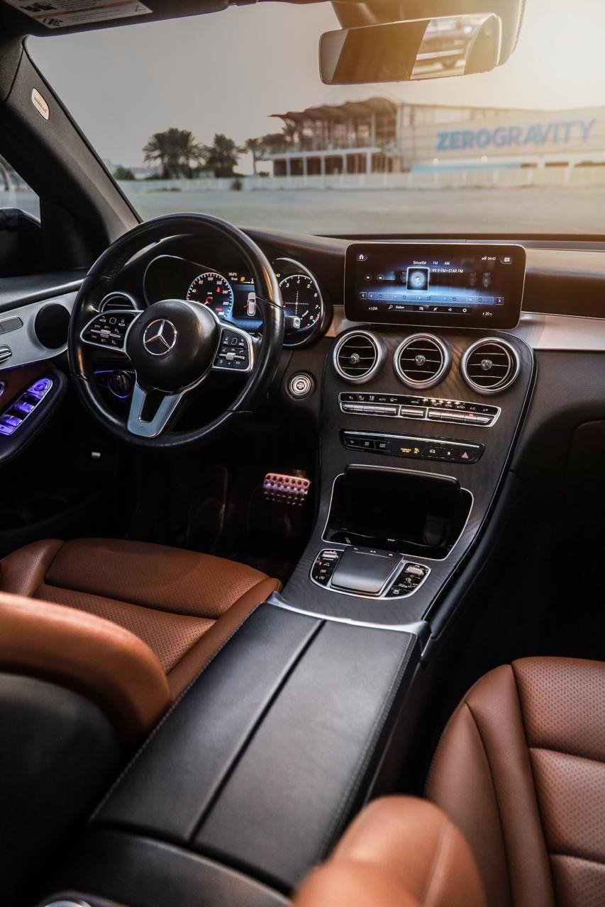 MERCEDES BENZ GLC300 AMG thumbnail 5