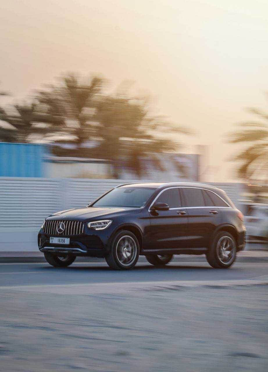 MERCEDES BENZ GLC300 AMG thumbnail 4