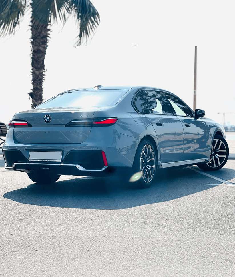 BMW 735i 2025 thumbnail 3